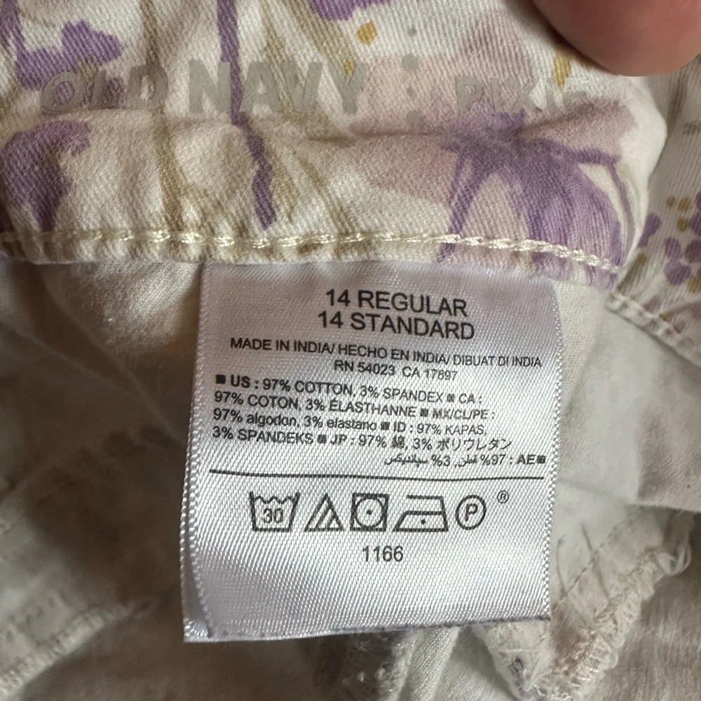 Old Navy Lavender & Cream Floral Cropped Pants - Picture 4 of 4